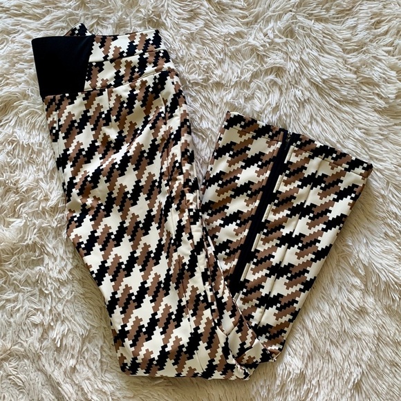 Perfect moment Aurora Flare Pant in Iconic Camel, Black, & White Houndstooth - Picture 6 of 10
